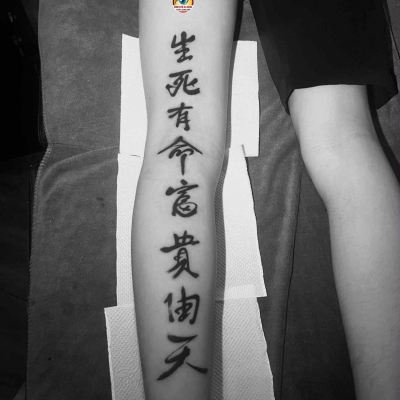 dòng chữ tàu nhìn rất ngầu :))